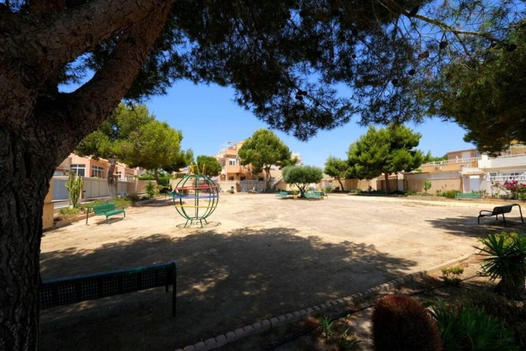 2 Bedroom House In Cabo Roig 奥里韦拉 外观 照片