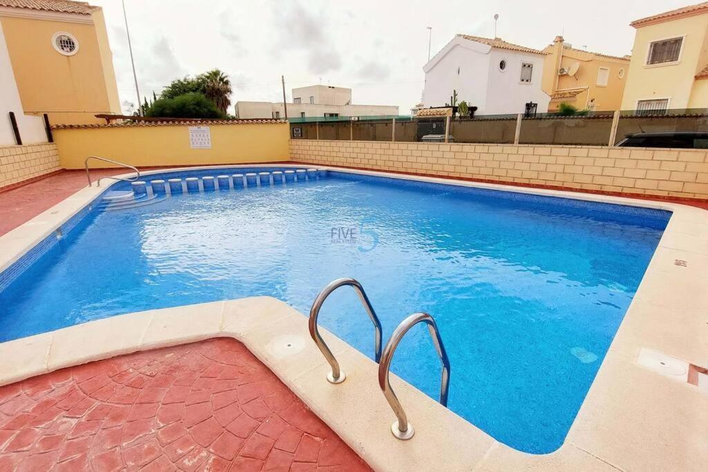 2 Bedroom House In Cabo Roig 奥里韦拉 外观 照片