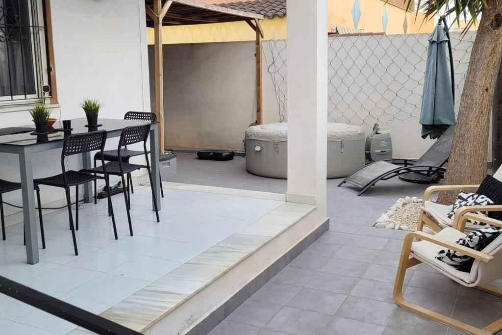 2 Bedroom House In Cabo Roig 奥里韦拉 外观 照片