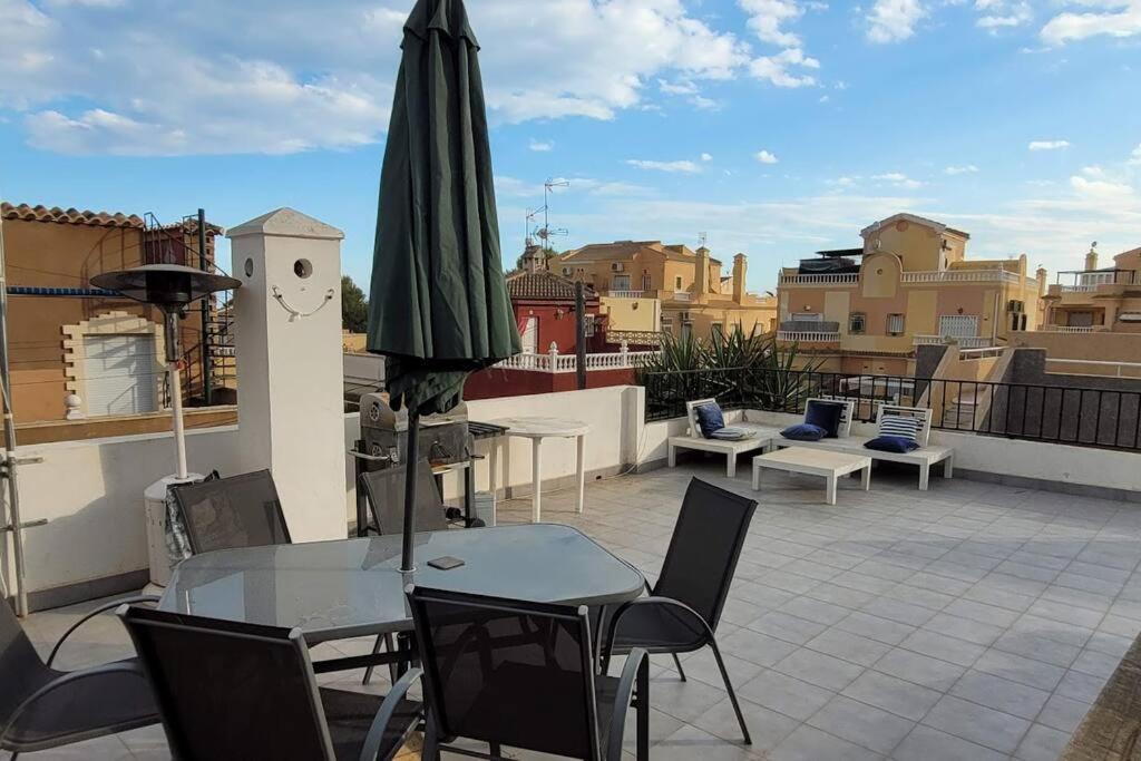 2 Bedroom House In Cabo Roig 奥里韦拉 外观 照片
