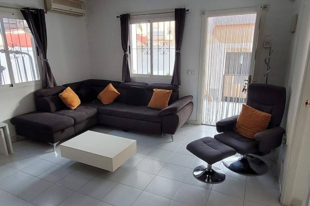 2 Bedroom House In Cabo Roig 奥里韦拉 外观 照片