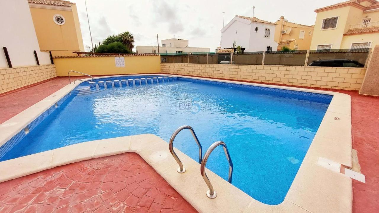 2 Bedroom House In Cabo Roig 奥里韦拉 外观 照片